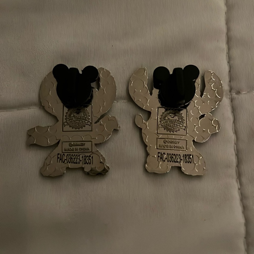 Disney Pins - Picture 2 of 2